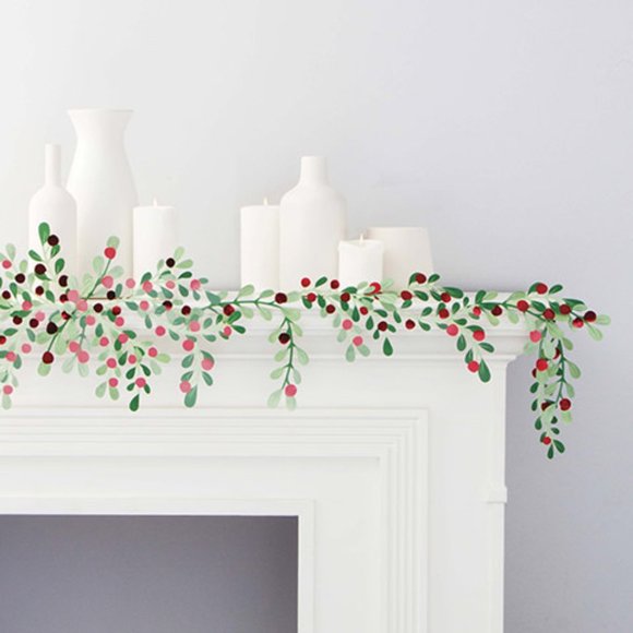 Martha Stewart Crafts Paper Christmas Holly Garland, Green and Red - Picture 1 of 3